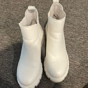 Steve Madden white booties